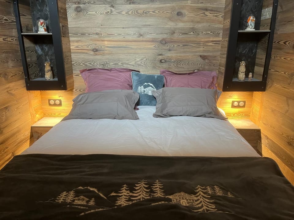 Bed, Bedroom