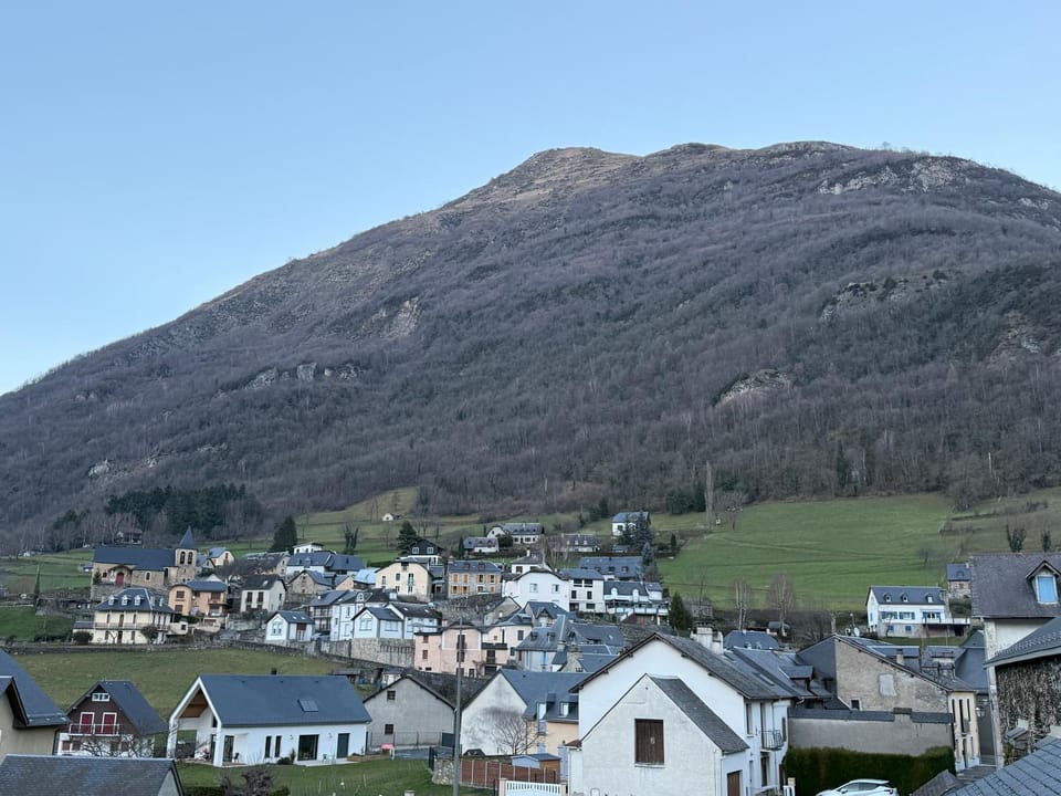 Day, Neighbourhood, Natural landscape, City view, Mountain view, Street view