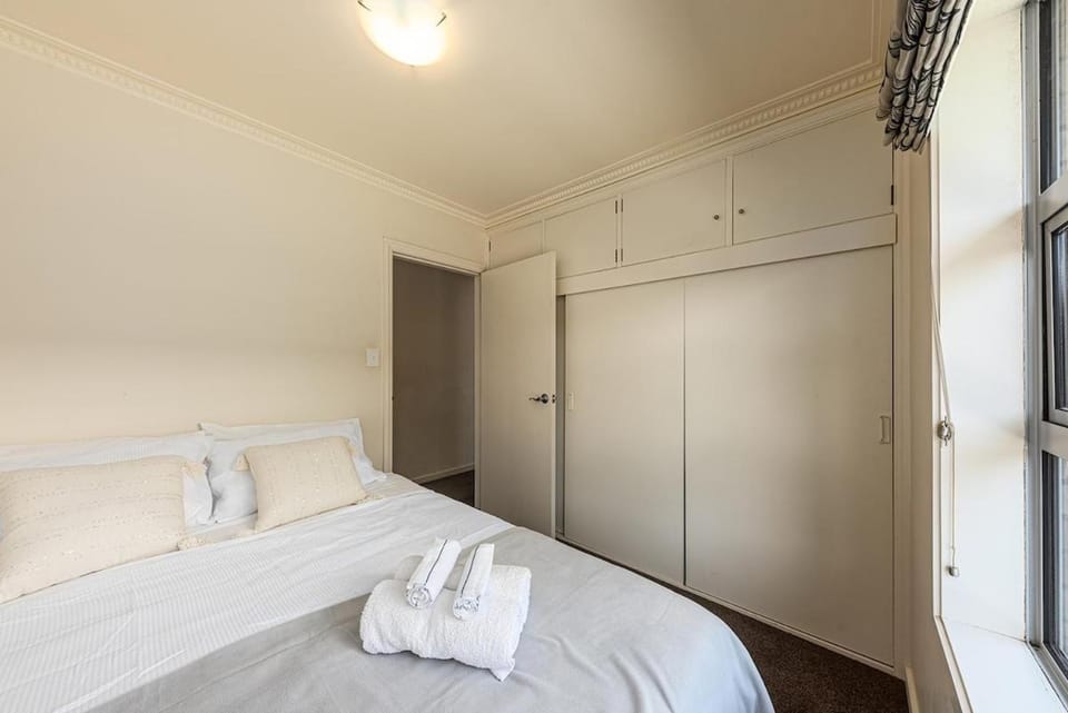 Spacious and Tranquil 4 Bed House Near UC House in Christchurch
