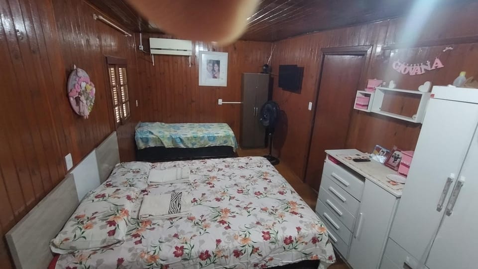 Bed, TV and multimedia, Bedroom, air conditioner