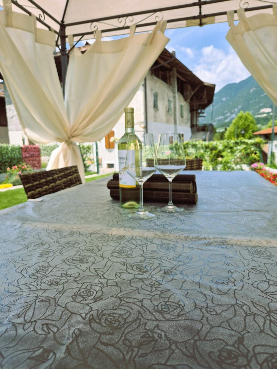 Day, Natural landscape, Dining area, Mountain view