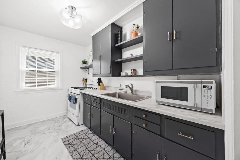Charming Louisville Apt with Parking and Great Location Apartment in Jefferson County