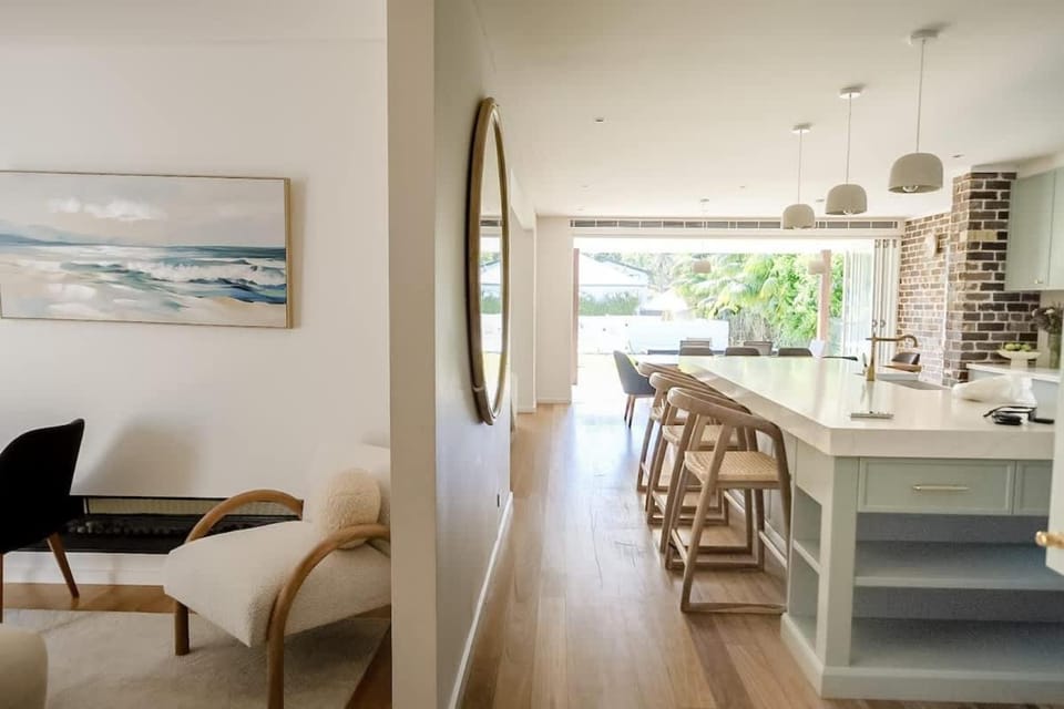 Bundeena's best-10br-Pool-Beach House in Sydney
