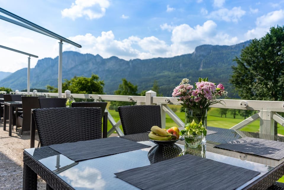 View (from property/room), Dining area, Mountain view