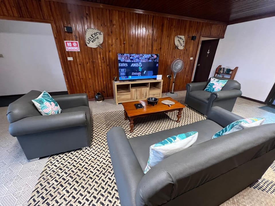 Communal lounge/ TV room, TV and multimedia, Living room, Seating area, Evening entertainment