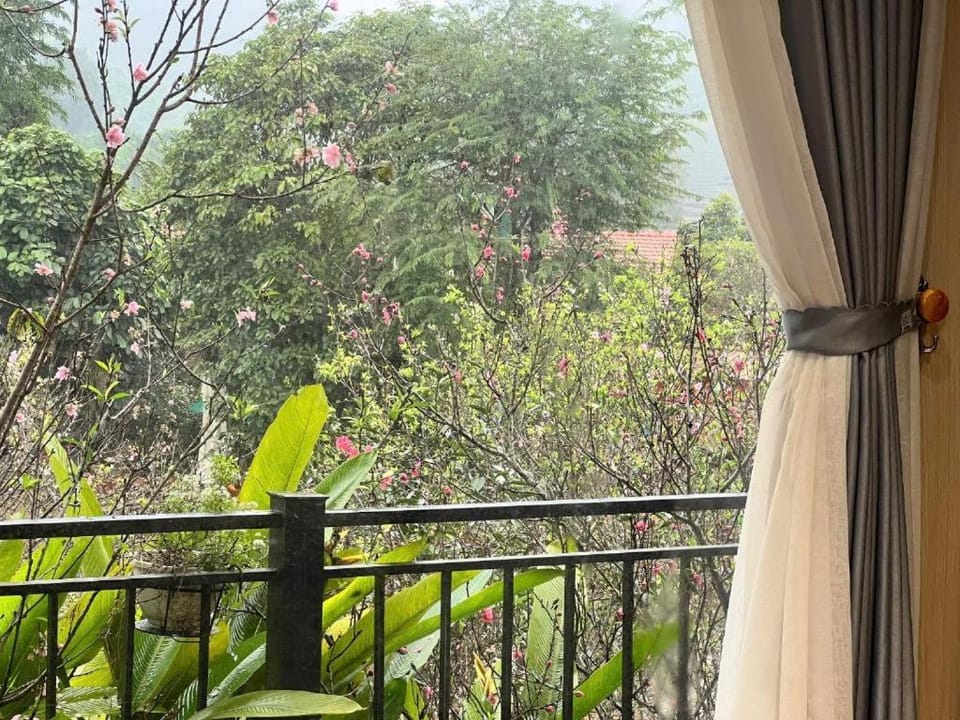 Làng Sinh Thái Ngọc Đồng - Eco Village Retreat Bed and Breakfast in Laos