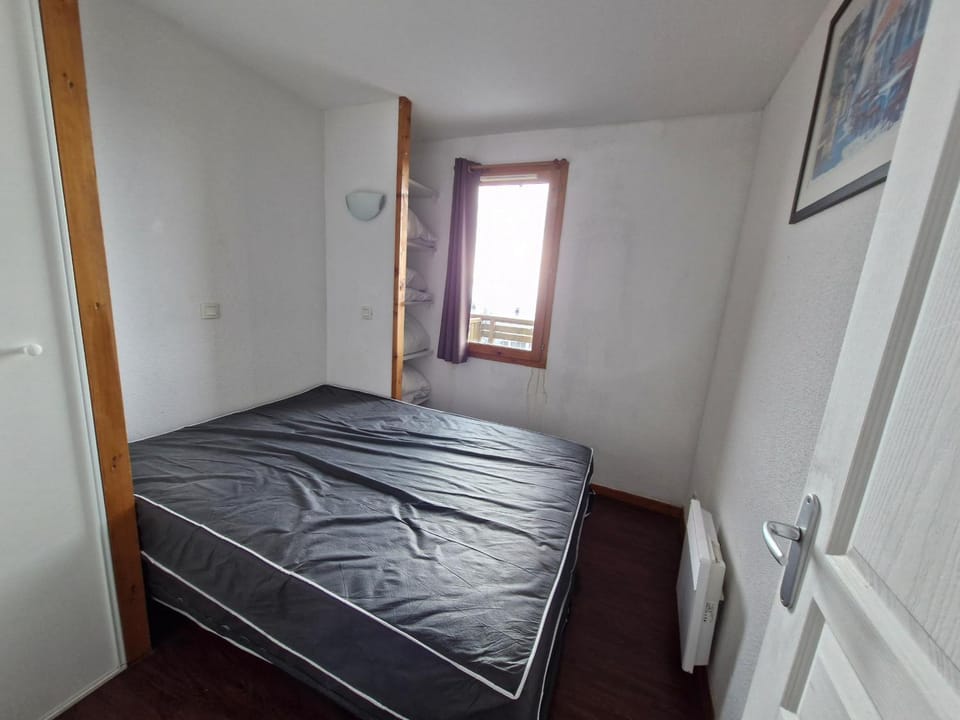 Appartement spacieux avec terrasse et garage, accès piscine - FR-1-814-88 Apartment in Besse-et-Saint-Anastaise