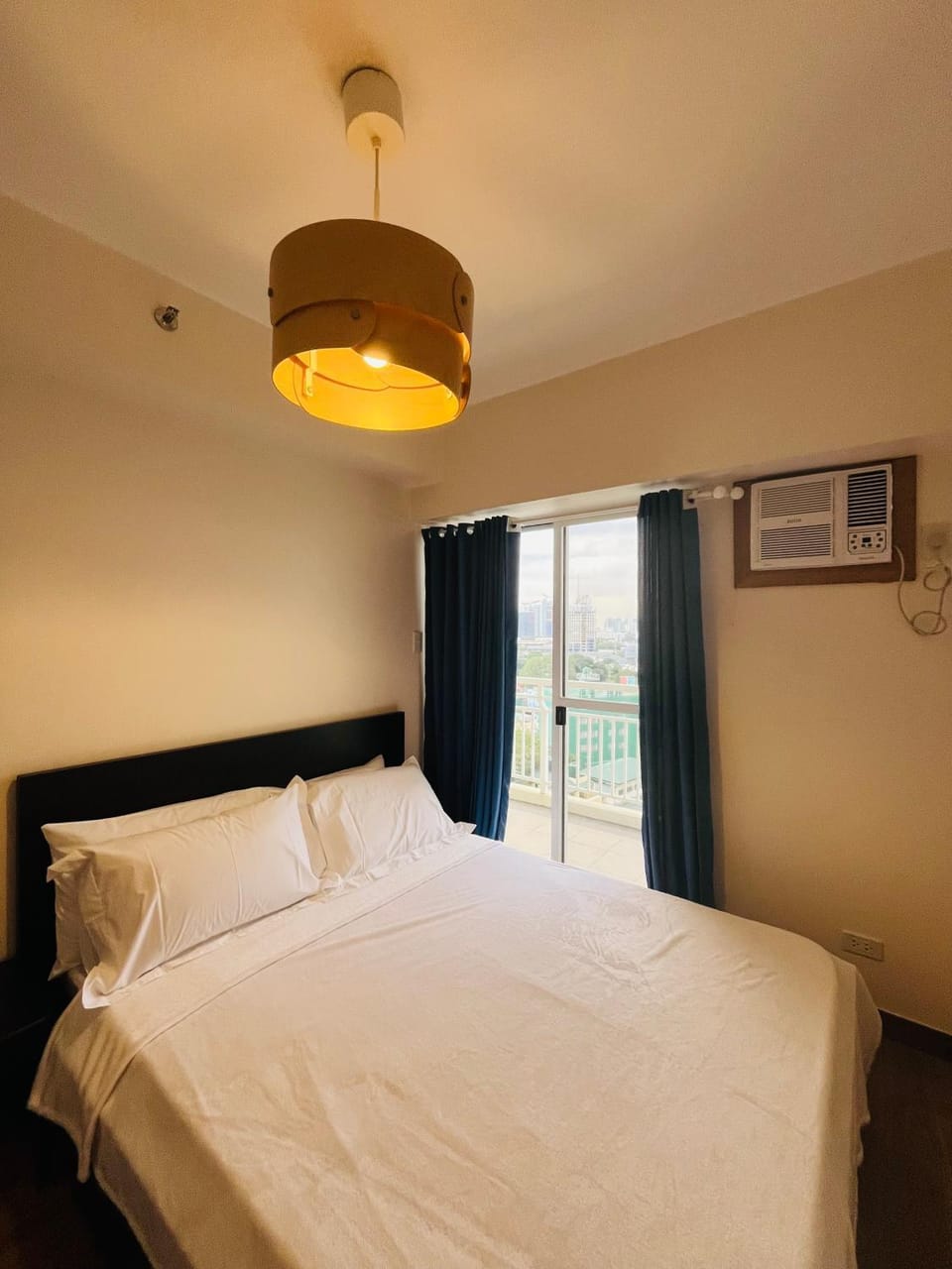 Bed, Photo of the whole room, Bedroom, air conditioner