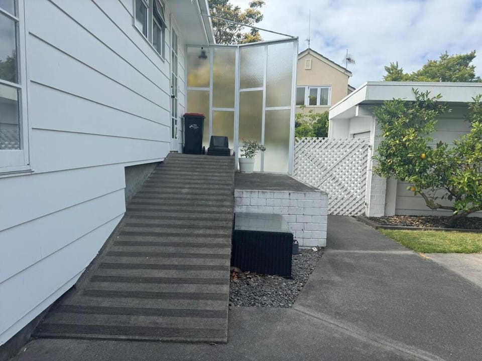 Poolside Getaway on Napier Hill House in Napier