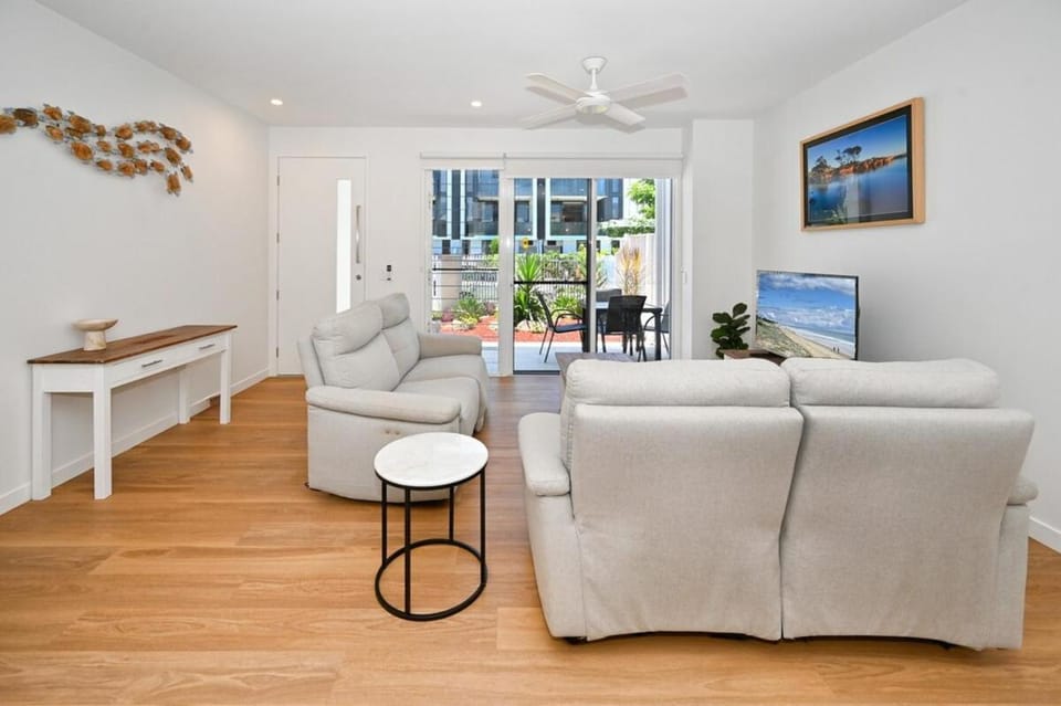 Bokarina Beachside Escape - 6 Guests House in Sunshine Coast