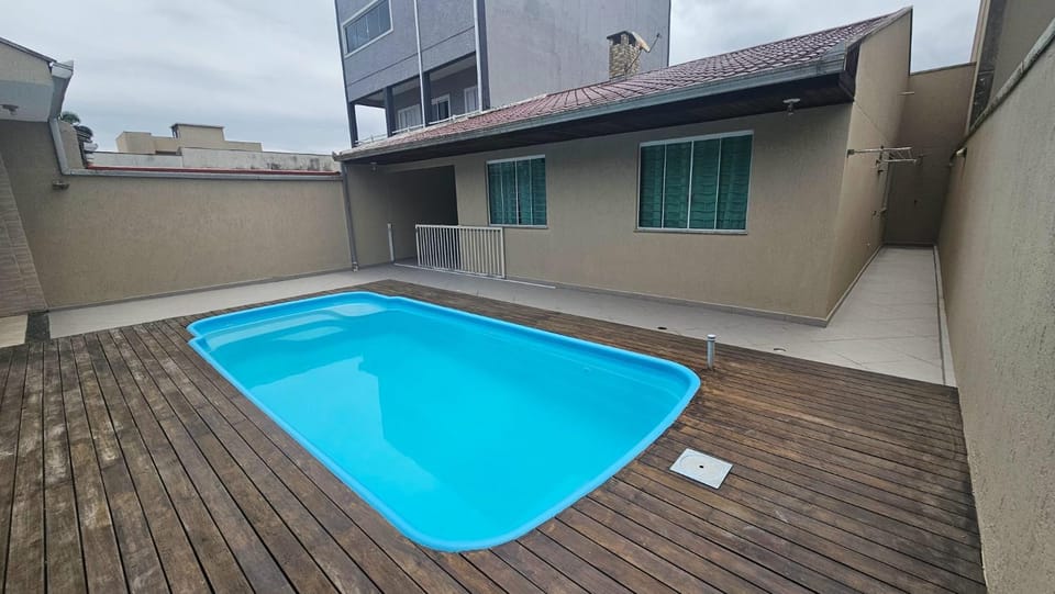 Casa com piscina matinhos House in State of Paraná