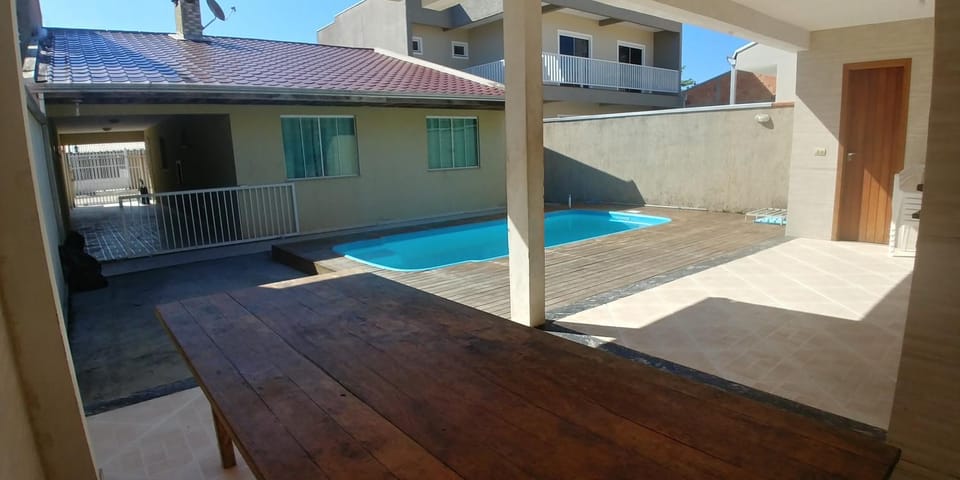 Casa com piscina matinhos House in State of Paraná