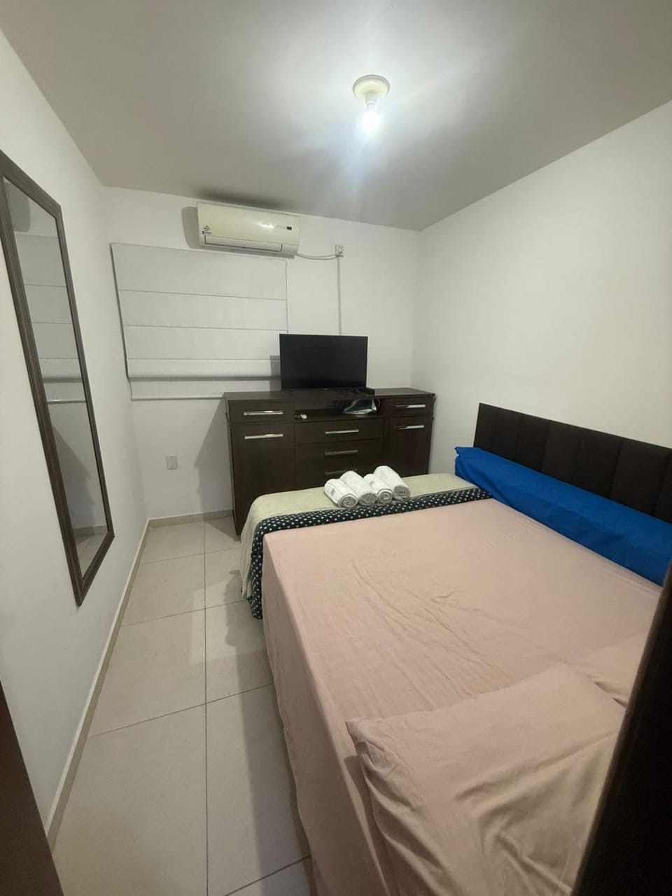 Bedroom, air conditioner