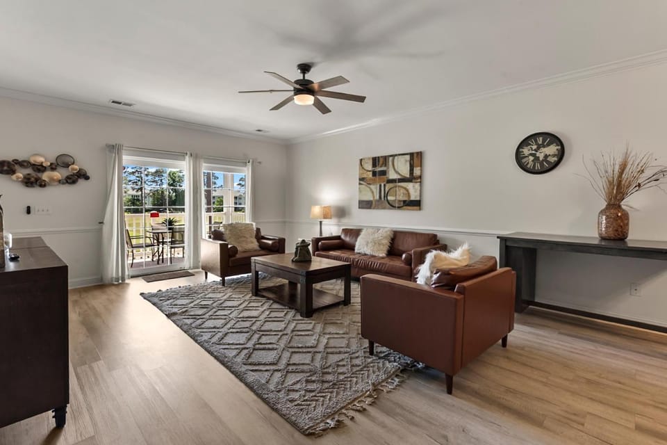 View (from property/room), Balcony/Terrace, Living room, Decorative detail, Seating area