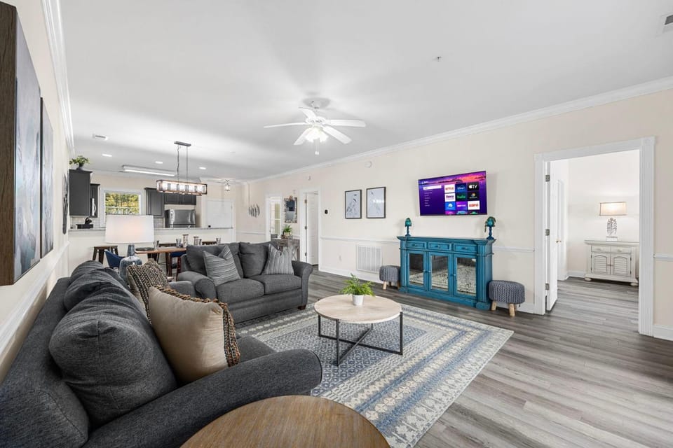 TV and multimedia, Kitchen or kitchenette, Living room, Seating area, Evening entertainment, Bedroom, kitchen