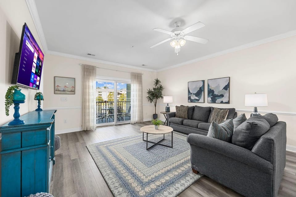 TV and multimedia, Balcony/Terrace, Living room, Seating area, Evening entertainment
