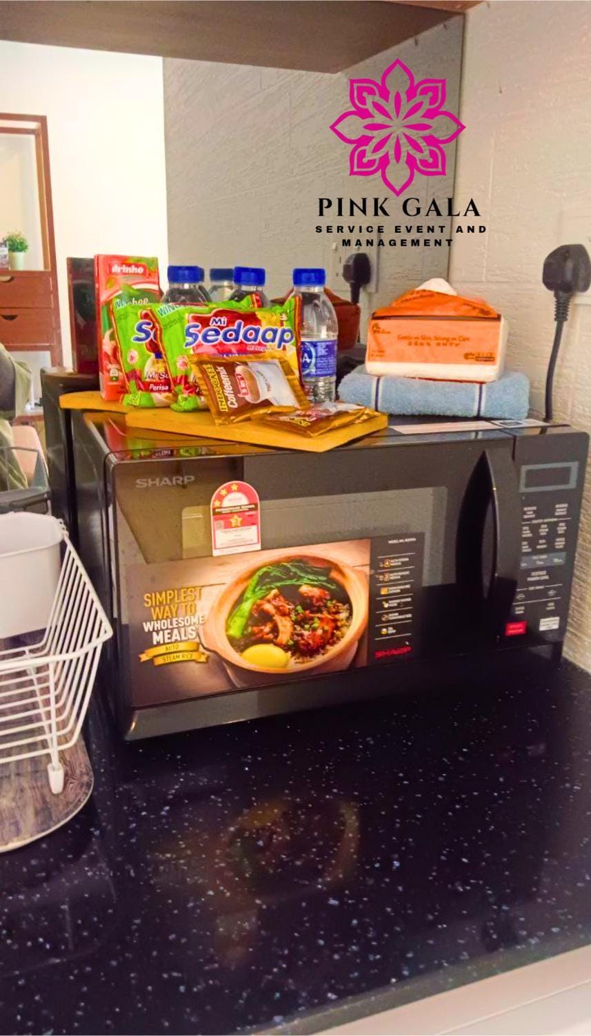 Kitchen or kitchenette, Food and drinks, Food