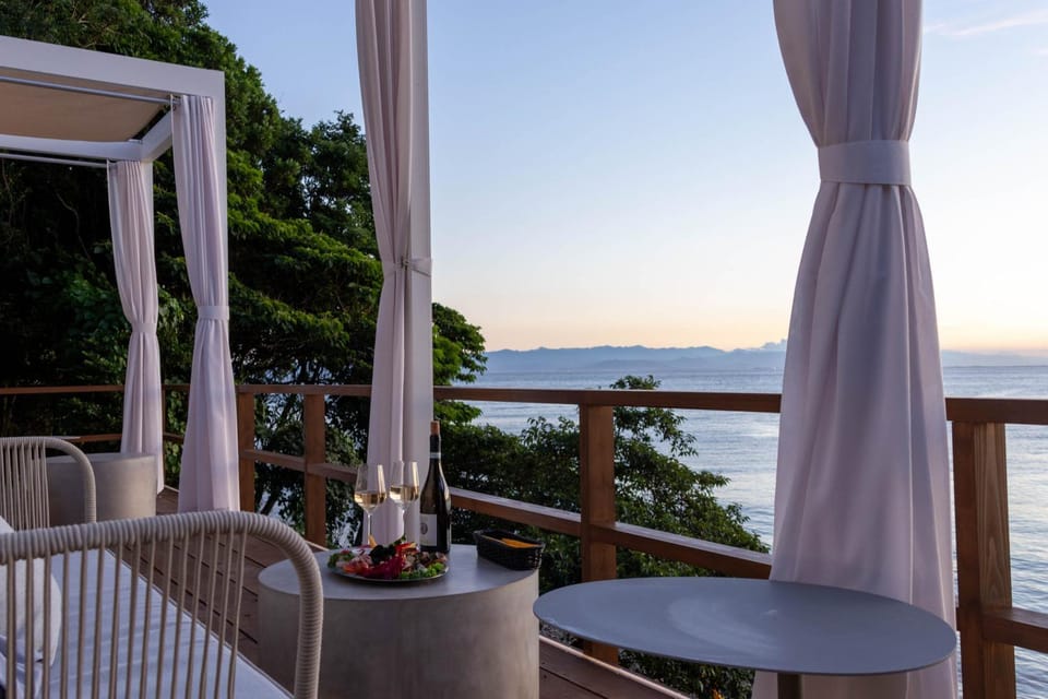 Patio, Day, Natural landscape, Balcony/Terrace, Food and drinks, Seating area, Dining area, Sea view, Drinks, Sunset, sunbed
