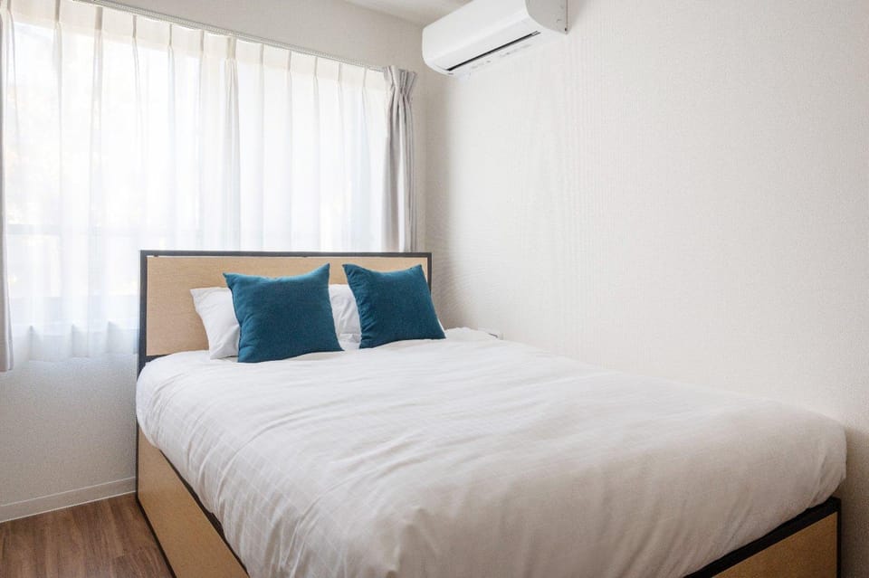 Bed, Bedroom, air conditioner