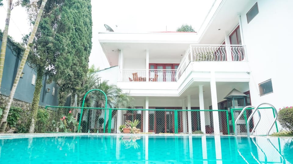 Property building, Pool view, Swimming pool