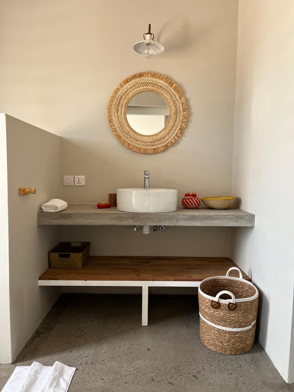 Bathroom, towels