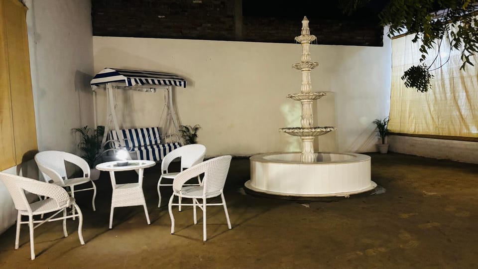 Garden, Seating area, Garden view
