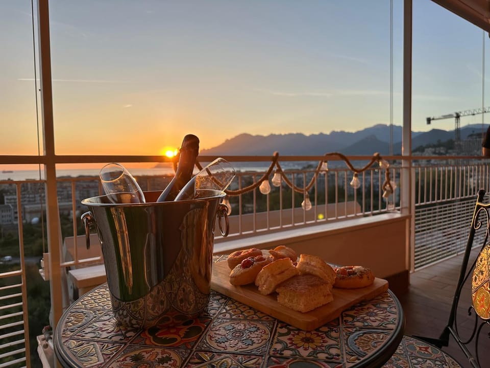 Natural landscape, View (from property/room), Balcony/Terrace, Mountain view, Sea view, Breakfast, Sunset