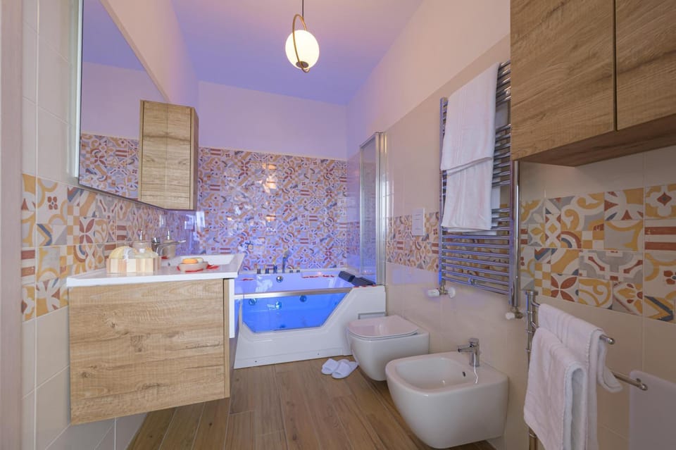 Toilet, Hot Tub, Spa and wellness centre/facilities