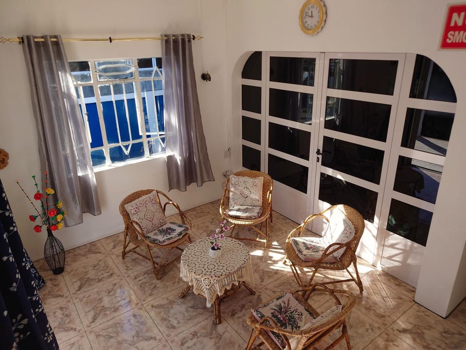 Communal lounge/ TV room, Living room, Seating area