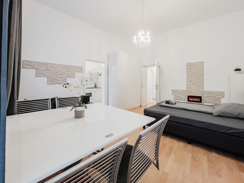 Living room, Photo of the whole room, Seating area, Dining area