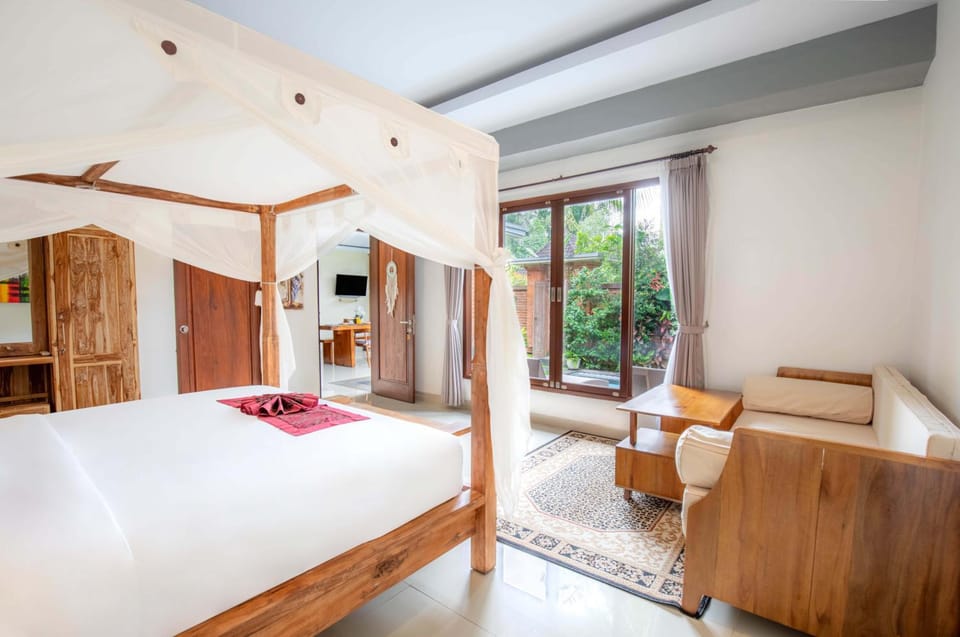 Bed, Photo of the whole room, Seating area, Bedroom, wardrobe