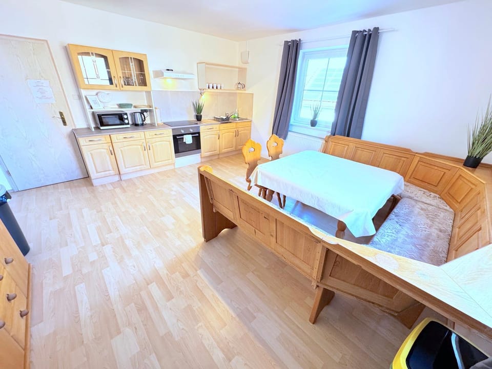 Dining area, kitchen