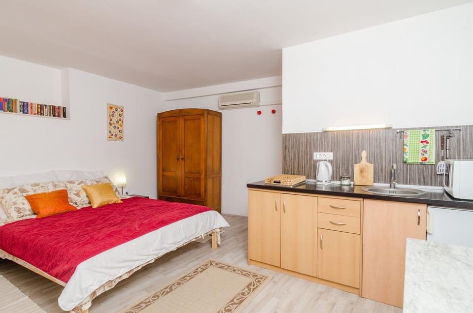 Bed, Kitchen or kitchenette, Bedroom, minibar, wardrobe