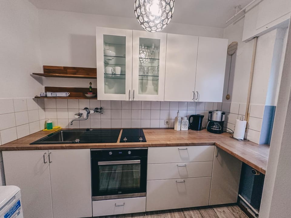 Coffee/tea facilities, Kitchen or kitchenette, oven, toaster