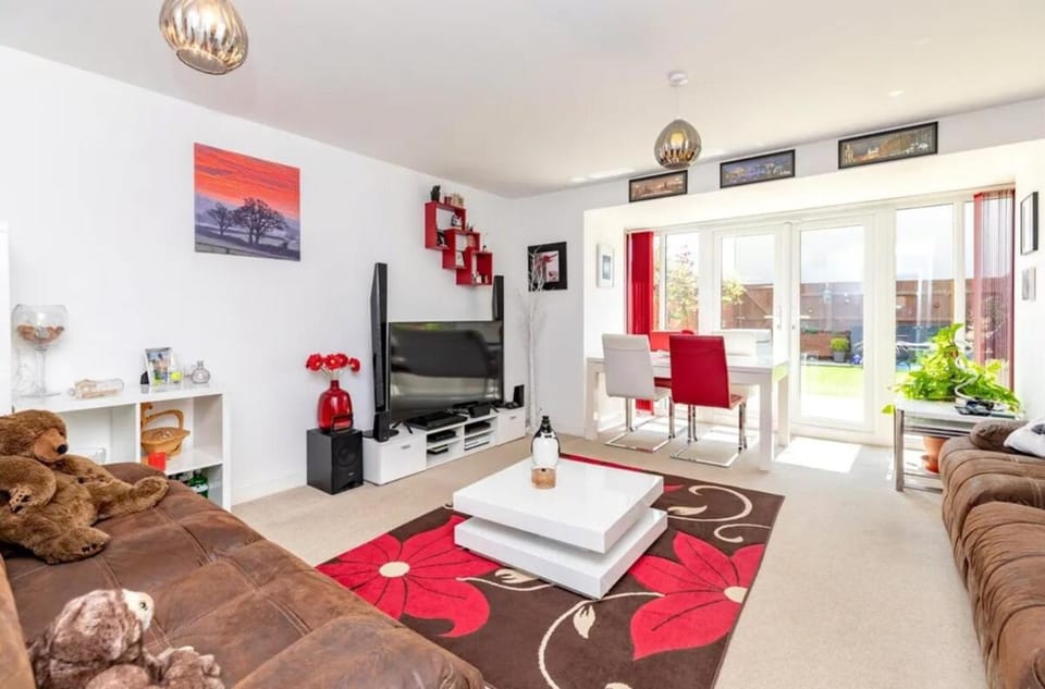Modern 4 Bedroom House in Buckingham Apartment in Aylesbury Vale