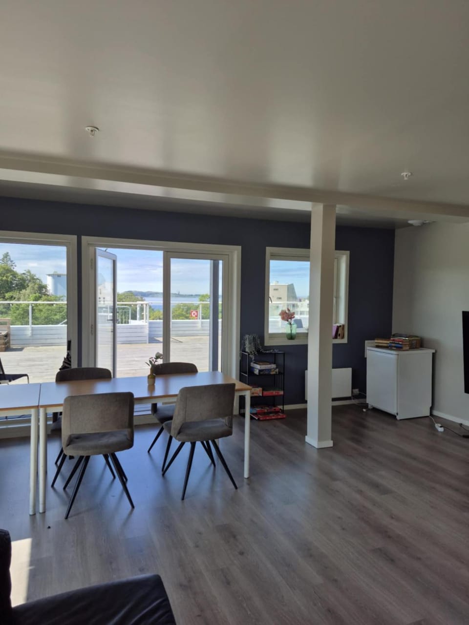 Communal lounge/ TV room
