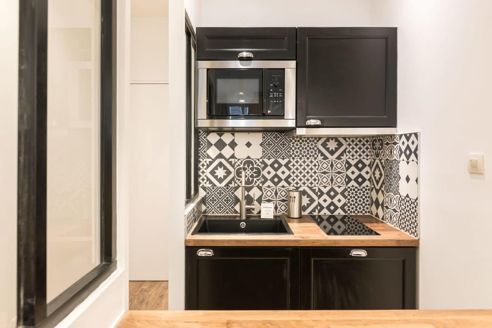 Kitchen or kitchenette