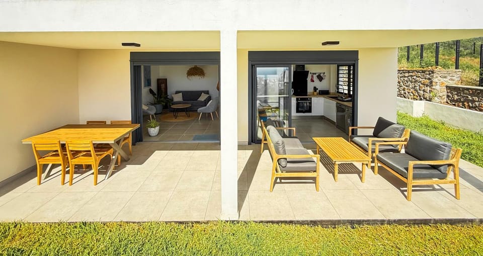 SUNSET L'argonaute T3 70 m2 jardin et terrasse vue lagon Apartment in Saint-Paul