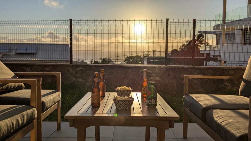 SUNSET L'argonaute T3 70 m2 jardin et terrasse vue lagon Apartment in Saint-Paul