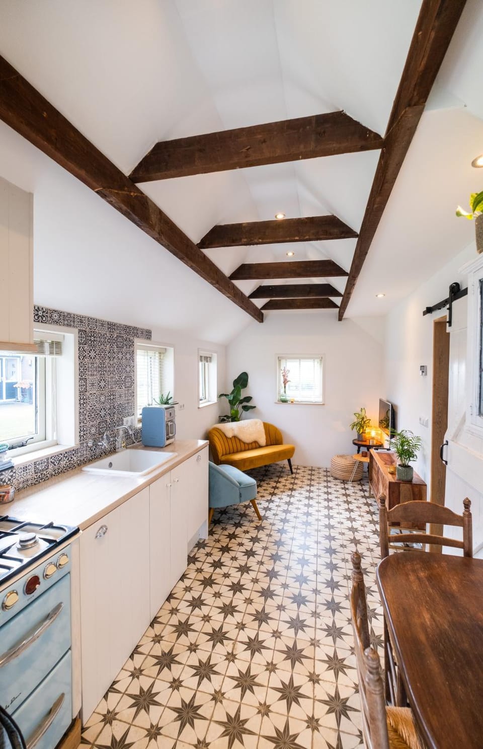 Kitchen or kitchenette, Photo of the whole room, Seating area, Dining area