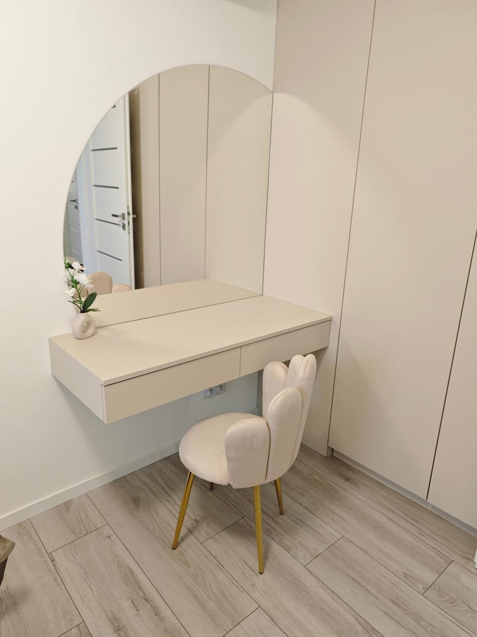 Bedroom, wardrobe