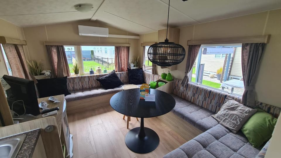 Communal lounge/ TV room, Living room