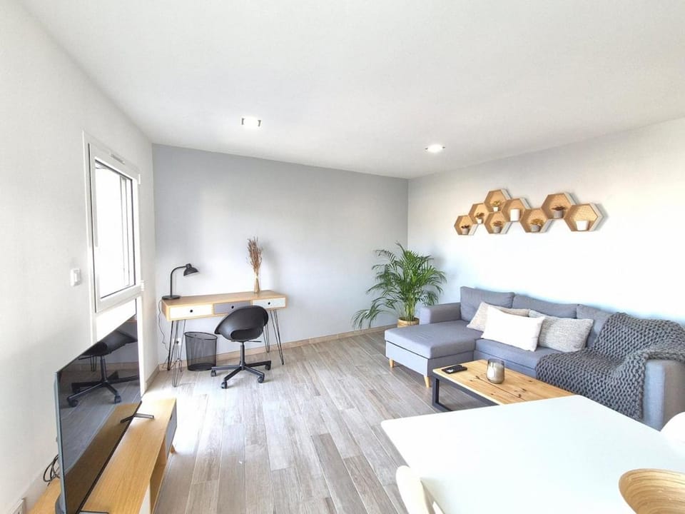 Lana #Clim#Terrasse - Meublé classé 3étoiles Apartment in Clermont-Ferrand