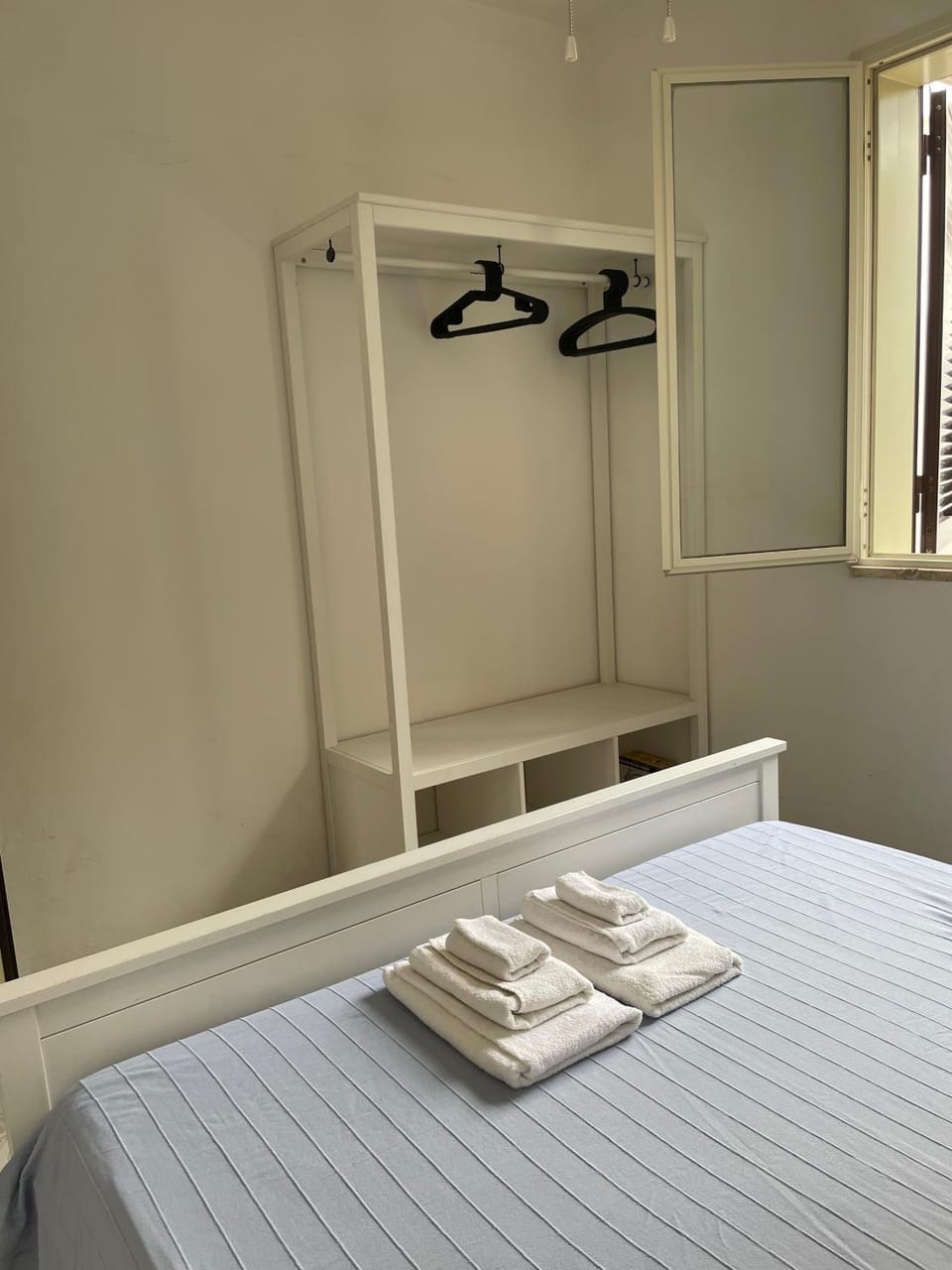 Bedroom, towels, wardrobe