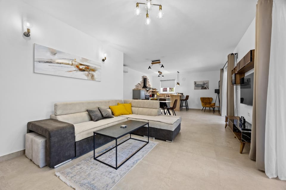 Communal lounge/ TV room, Living room