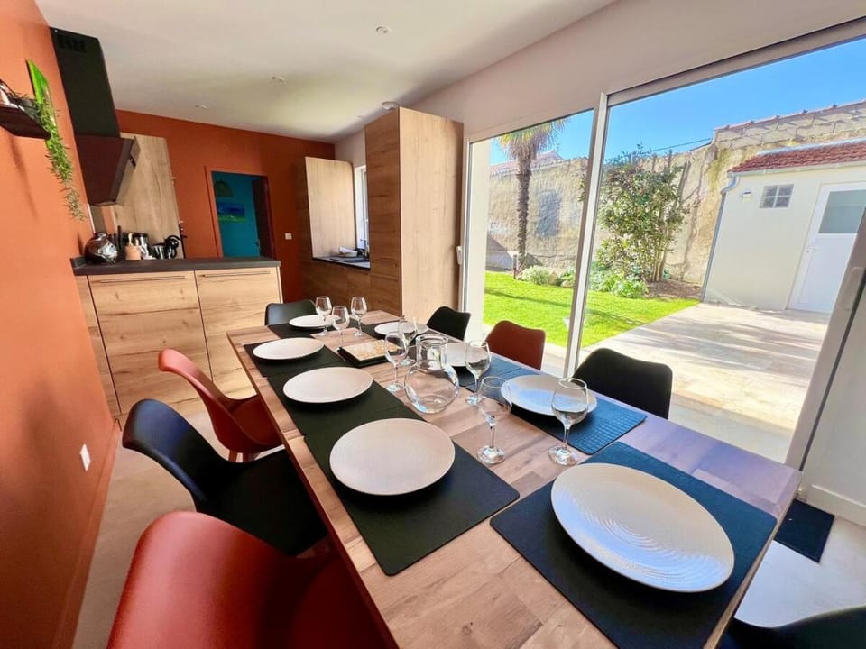 Kitchen or kitchenette, Seating area, Dining area, pet friendly