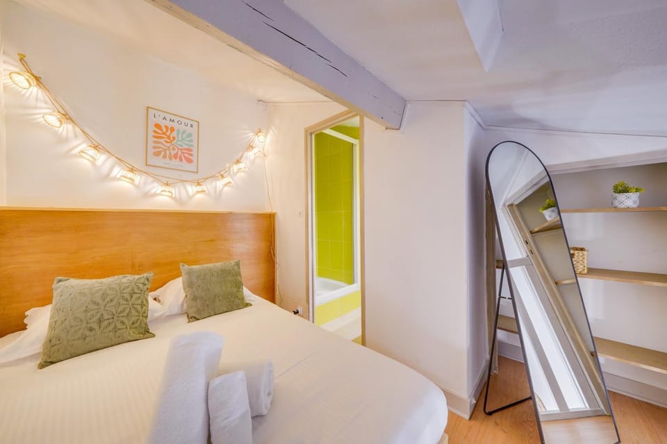 Bed, Bedroom
