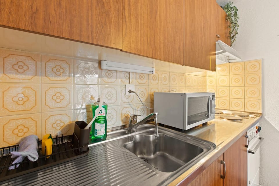 microwave, kitchen