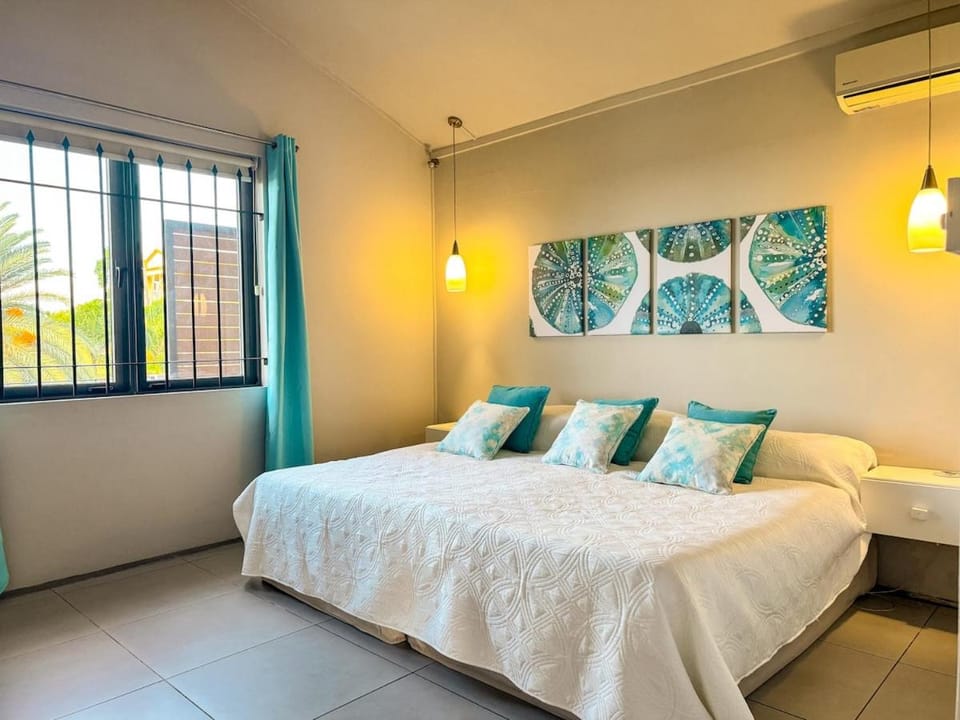 Bed, Photo of the whole room, Bedroom, air conditioner
