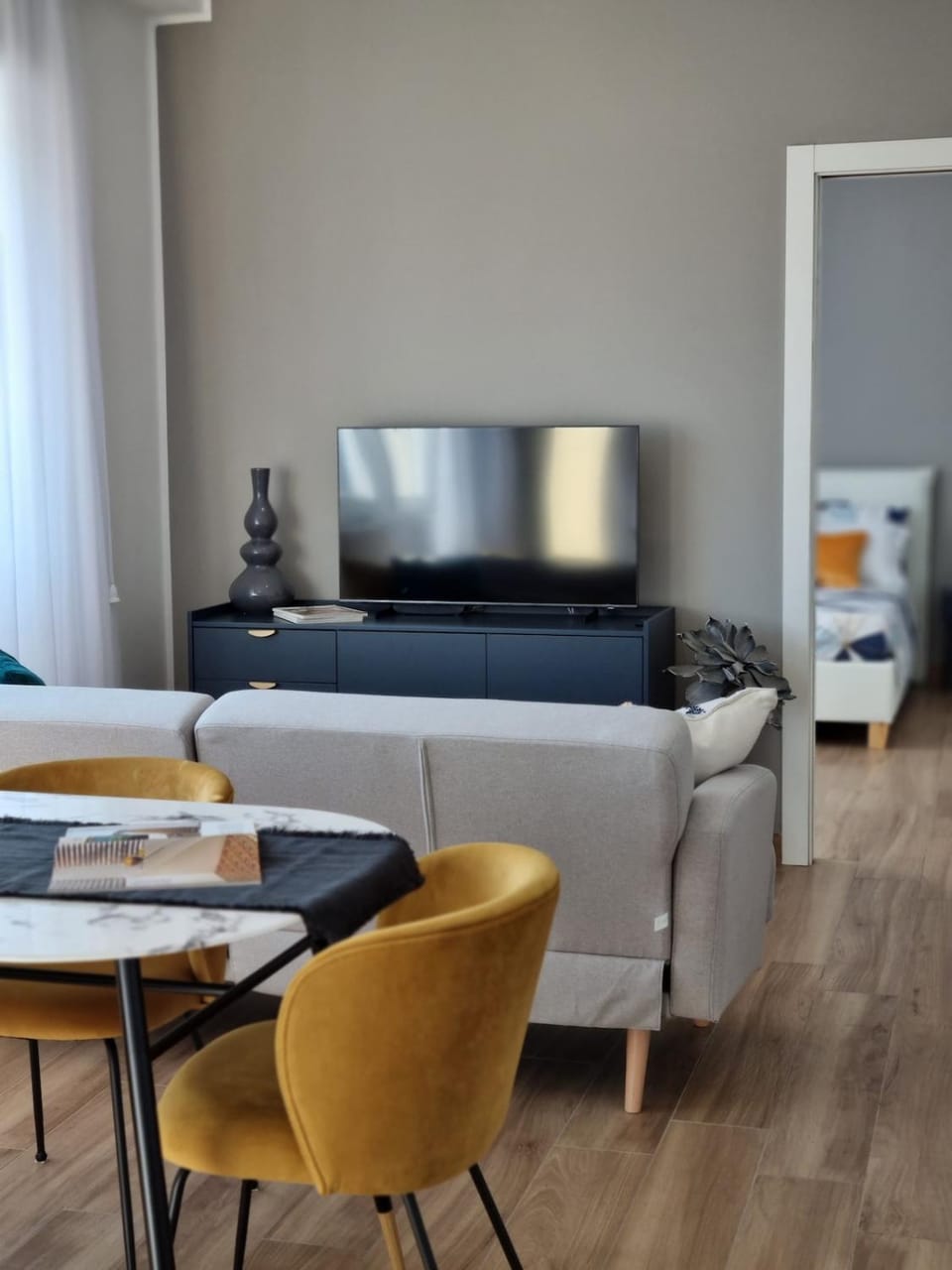 TV and multimedia, Seating area